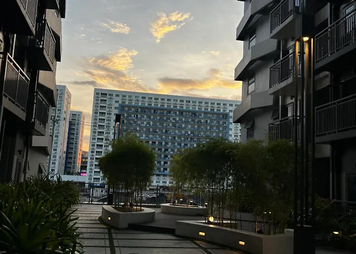 Moa Staycation With Netflix & Pool Access At Casa Bella S Residences Manila