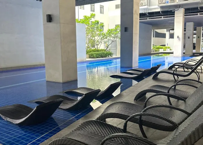 Moa Staycation With Netflix & Pool Access At Casa Bella S Residences