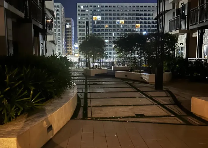 Moa Staycation With Netflix & Pool Access At Casa Bella S Residences Apartment *